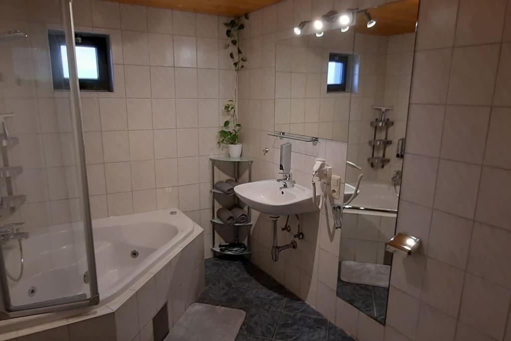 Ferienwohnung In Weyregg Am Attersee المظهر الخارجي الصورة